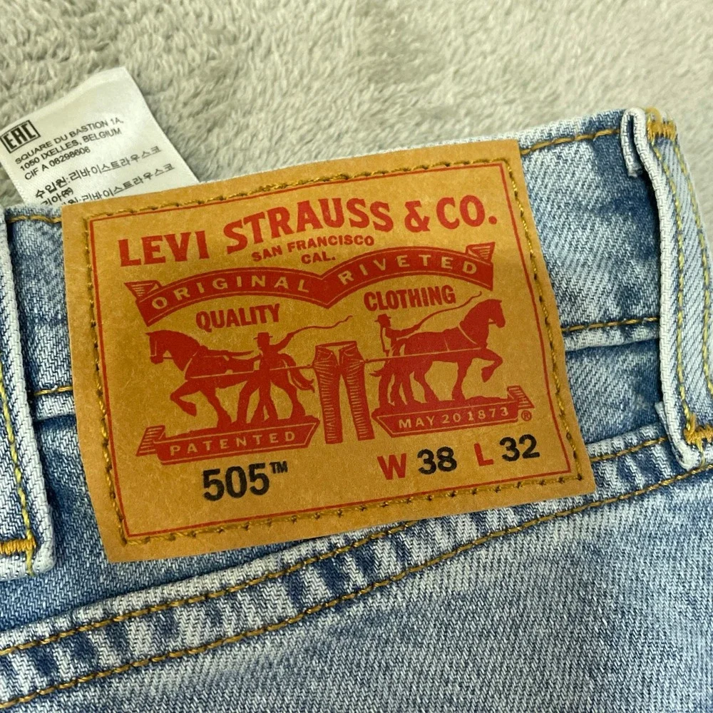 NWT Levi's 505 Regular Straight Jeans Men's 38x32 Light Blue Wash Cotton Blend